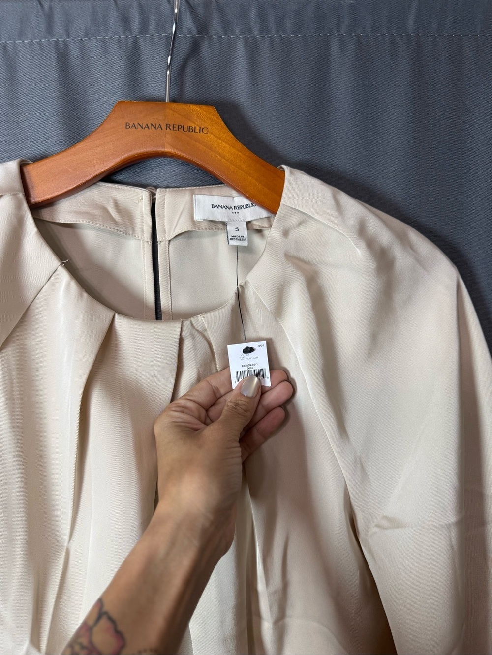Banana Republic Cream Pleated Long-Sleeve Blouse - Picture 3 of 5